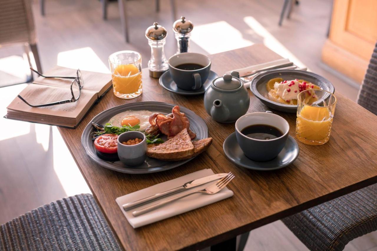 Gazelle Hotel Менай-Бридж Экстерьер фото