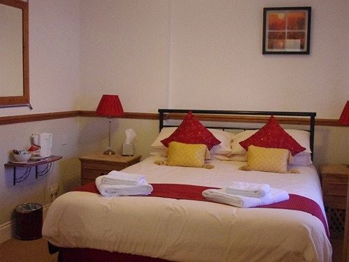 Gazelle Hotel Менай-Бридж Экстерьер фото
